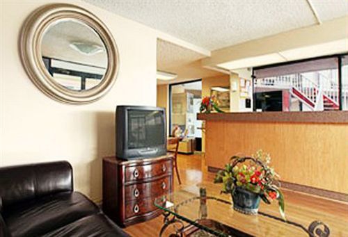 Express Inn & Suites Clearwater Pinellas Park Exterior photo